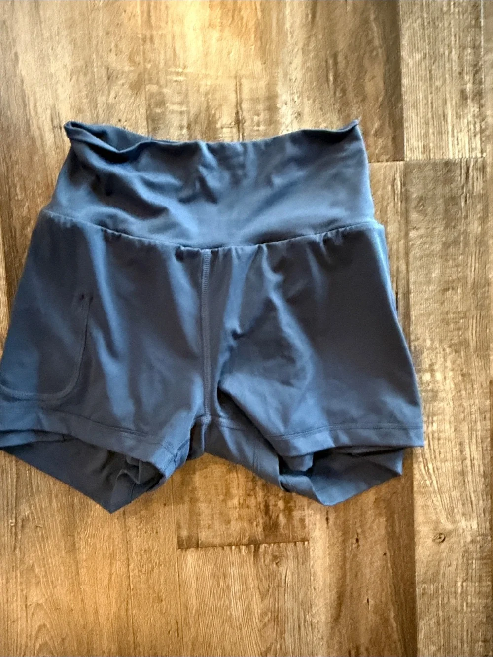 HALARA High-Waist Athletic Shorts in Navy Sz small- back pocket
